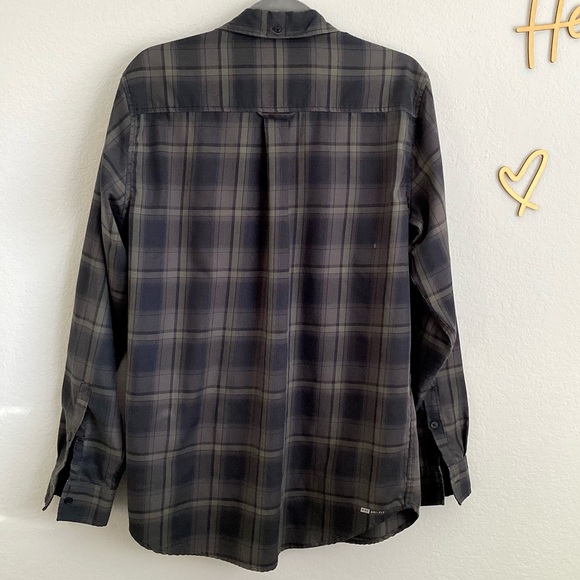 \Hurley\ Men’s Nike Dri-Fit Button Down - Picture 11 of 16